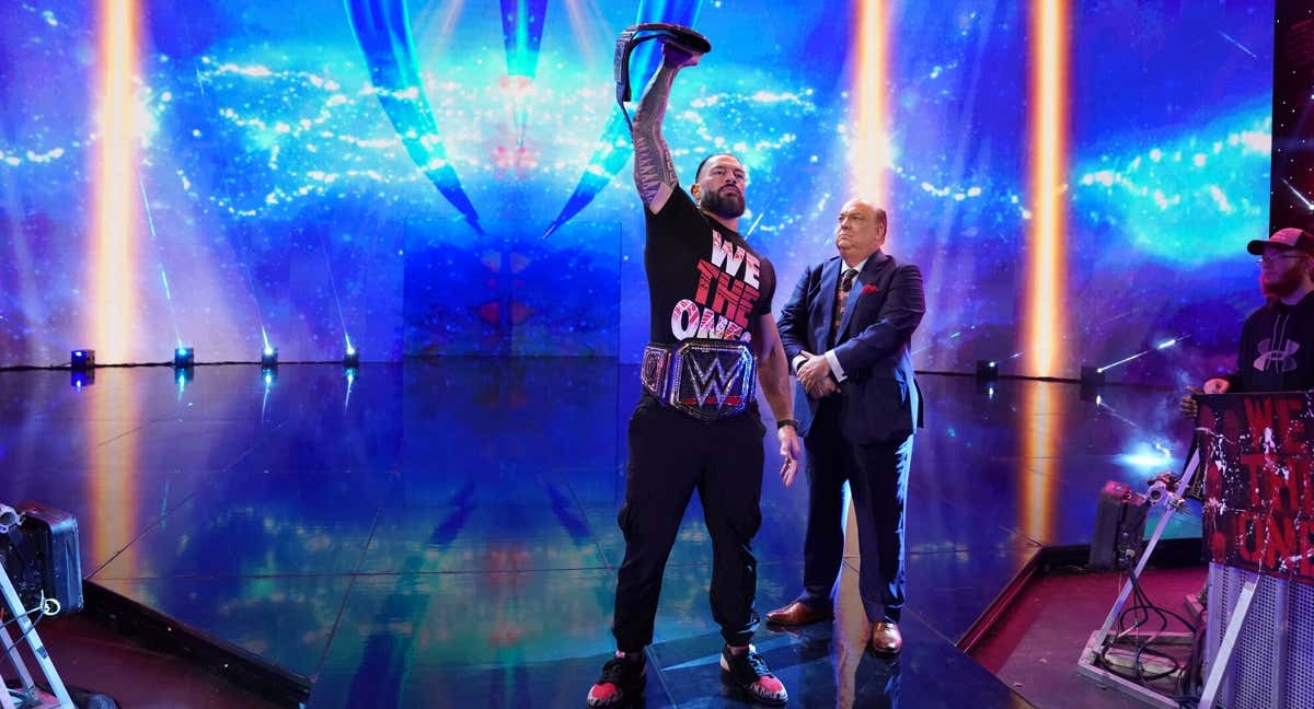 Roman Reings y Paul Heyman salen a escena en SmackDown./WWE
