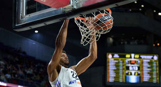 El ‘champions’, los duelos de triples y cánticos y la fiesta: así fue el otro Real Madrid – Partizan