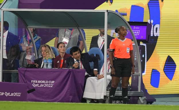 Salima Mukansanga y Kathryn Nesbitt, durante el pasado Francia - Australia.