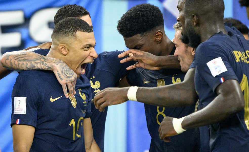 Francia rompe la maldición del campeón