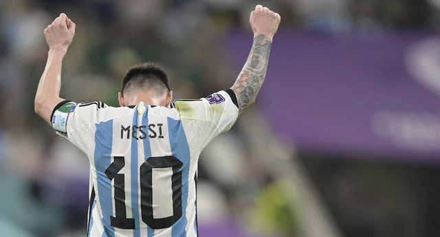 Messi mete a Argentina en la pelea