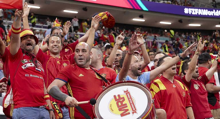 La Selección estuvo apoyada por más de 1.000 aficionados en las gradas.