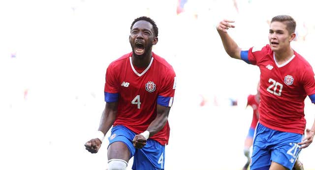 Costa Rica resucita a tiempo