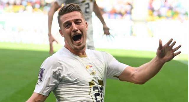 Milinković-Savić, entre el sueño del Real Madrid, una nueva aventura o la comodidad de Roma