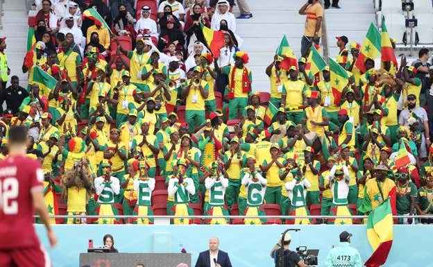 La afición de Senegal anima a su equipo. AFP