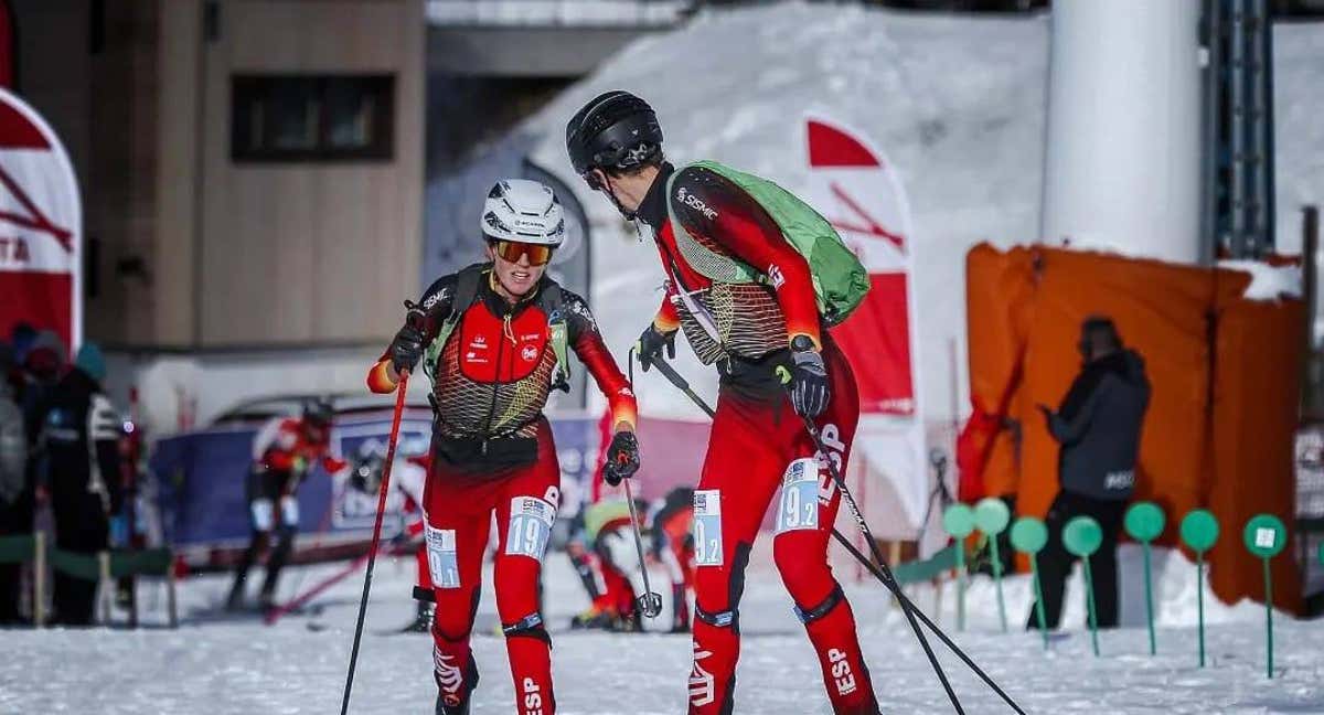 Ana Alonso y Oriol Cardona, durante la prueba de relevos mixtos de la Copa del Mundo de esquí de montaña.