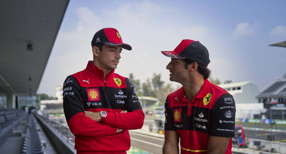 Charles Leclerc y Carlos Sainz, durante el GP de Brasil 2022.