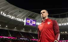 Bale acaba el Mundial lesionado, dando un manotazo a una cámara y confirmando que seguirá con Gales