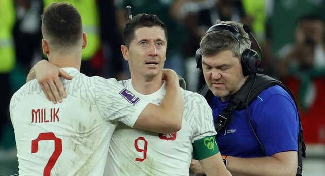 Polonia debate cómo acompañar a Lewandowski