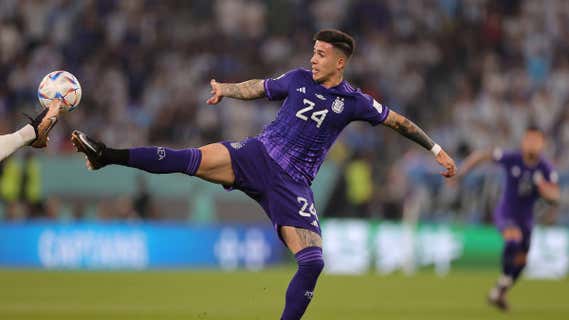 Enzo Fernández, en una acción del partido ante Polonia. /EFE