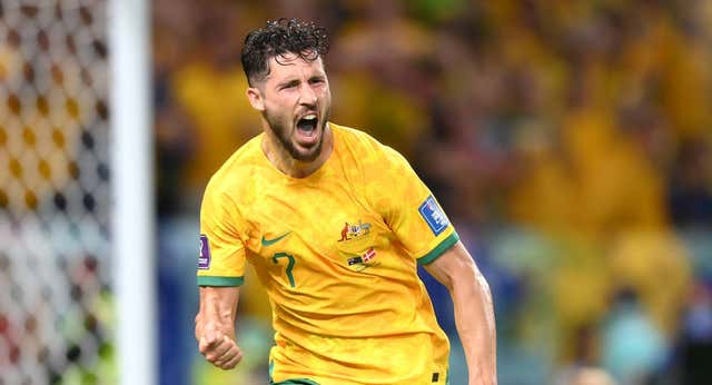 Leckie apea a Dinamarca y hace volar a Australia hacia los octavos