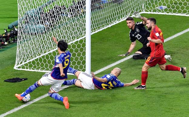 Itakura salva el balón previo al 1-2 Reuters