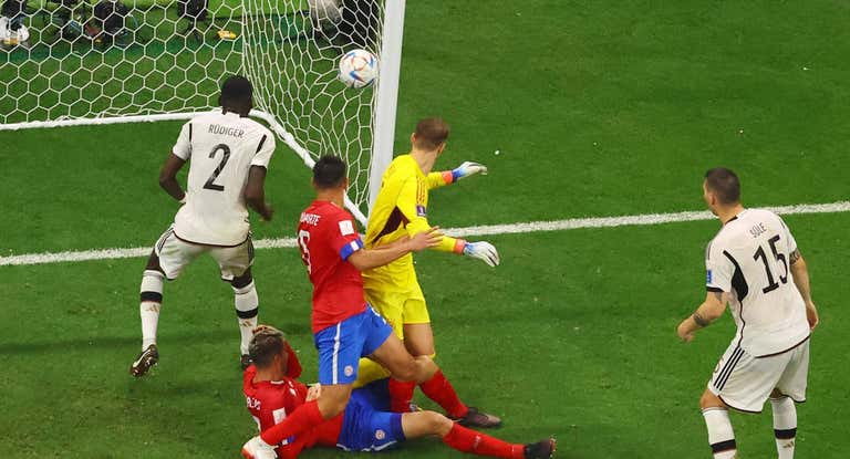 Momento del segundo gol de Costa Rica.