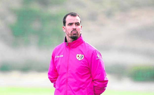 Carlos Santiso, entrenador del Rayo Vallecano Femenino.  Getty Images