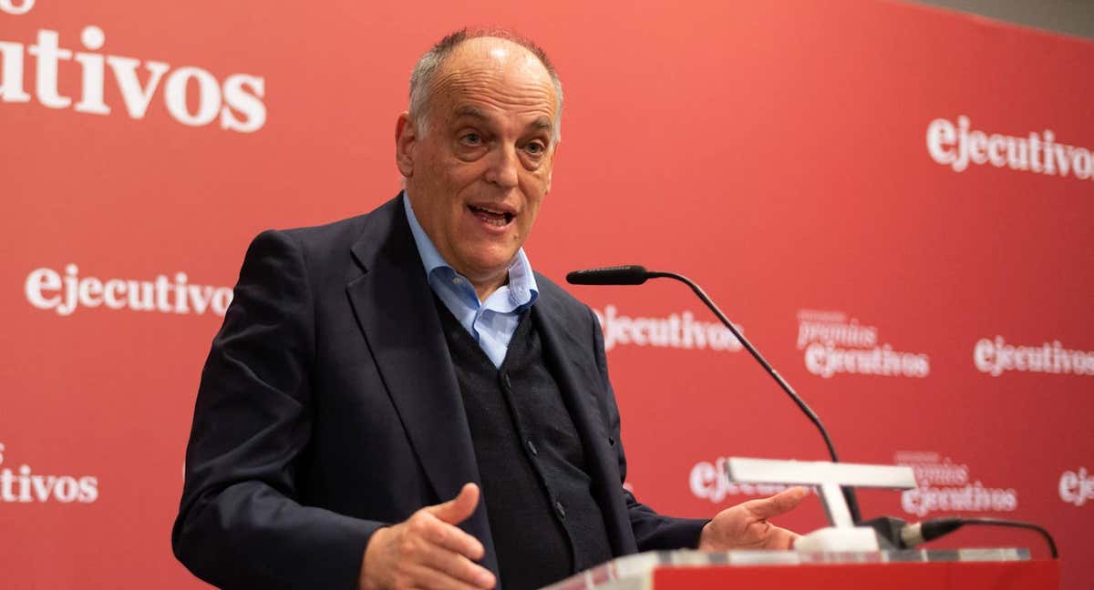 El presidente de LaLiga, Javier Tebas, tras recibir el premio «Ejecutivo del Año». /EFE