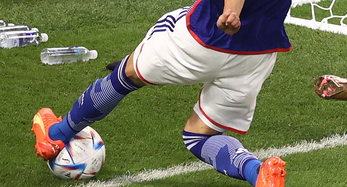 Imagen del balón en el segundo gol de Japón contra España