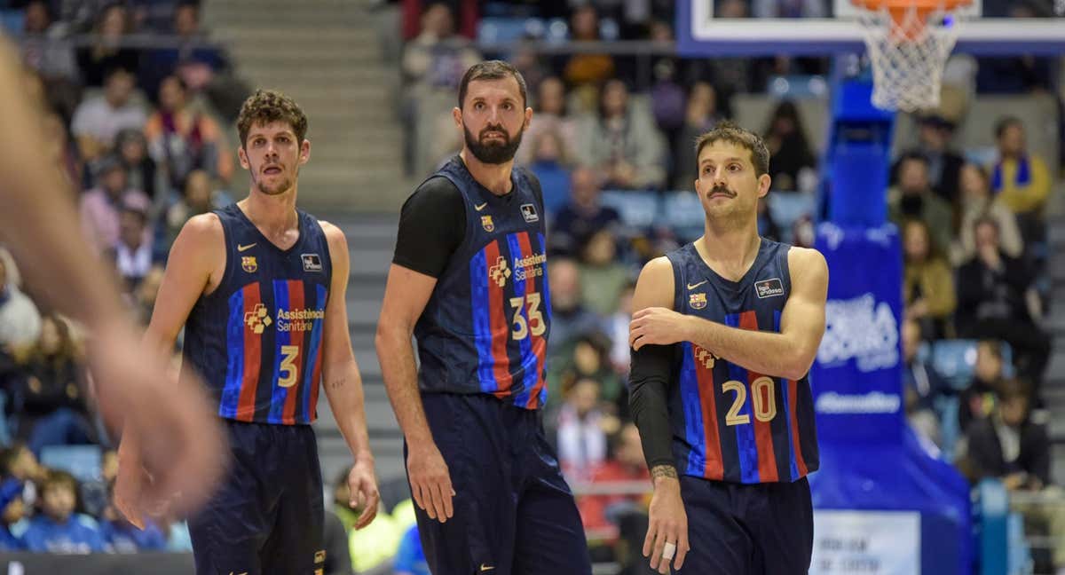 Oriol Paulí, Nikola Mirotic y Nico Laprovittola durante el partido frente al Monbus Obradoiro