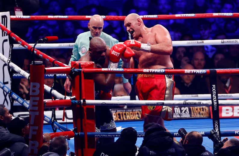 Fury juguetea con Chisora para reclamar un 'rumble' con Usyk y Joyce