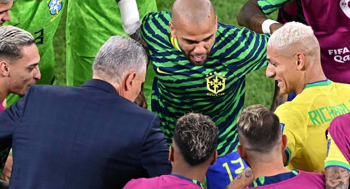 Tite celebra bailando el gol de Richarlison./Efe