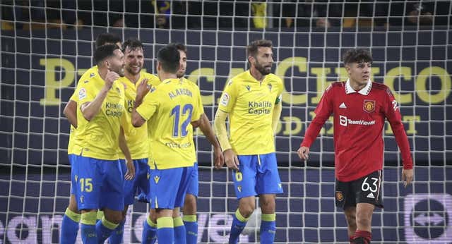 La ‘Tacita de Plata’ se convirtió en el Teatro de los Sueños: el Cádiz ganó 4-2 al United