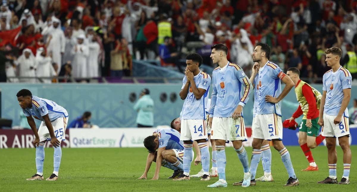 Los jugadores de la Selección, ayer, durante la tanda de penaltis. /EFE