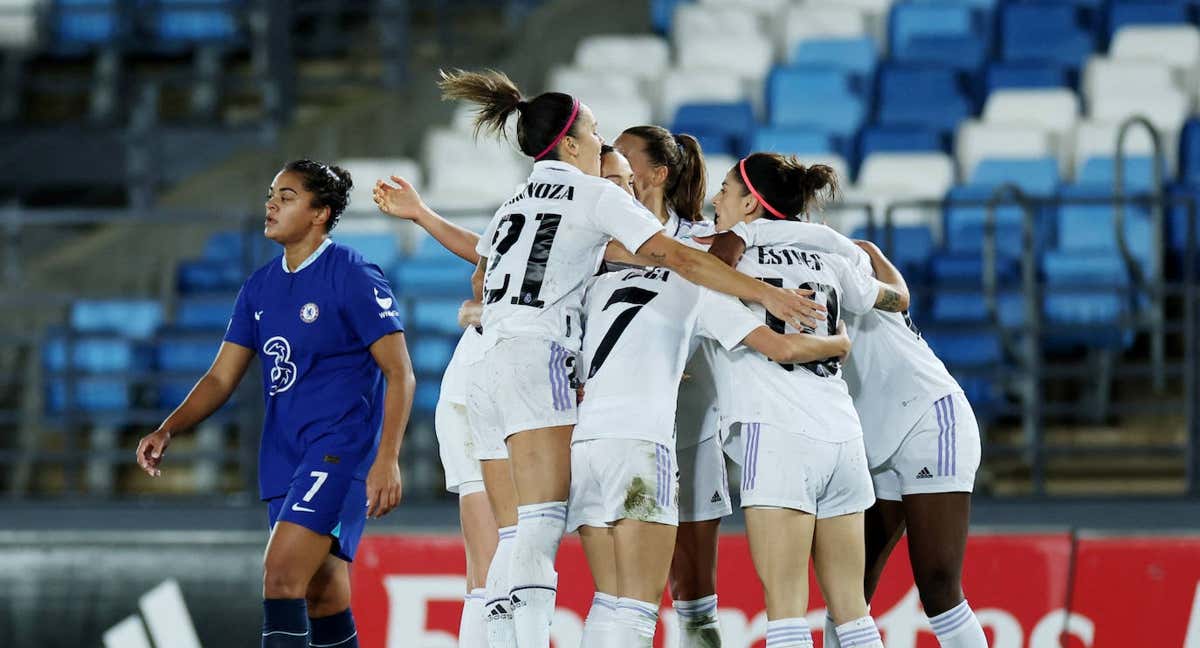 Las jugadoras del Real Madrid celebran el gol ante el Chelsea en el Alfredo Di Stéfano. /Reuters