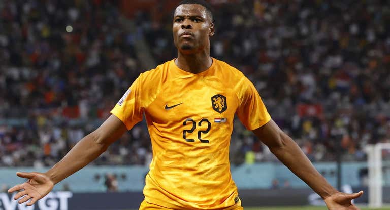 Denzel Dumfries celebra su gol ante Estados Unidos.