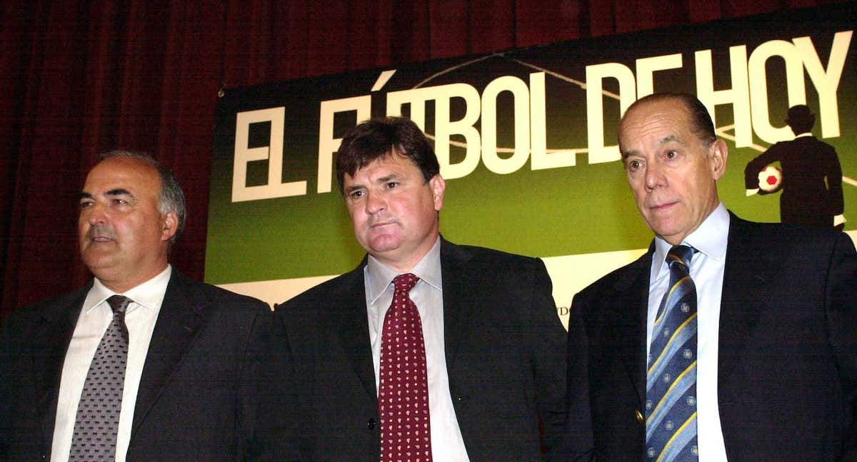 Iñaki Sáez, José Antonio Camacho y Luis Suárez Miramontes, en una foto de archivo/EFE
