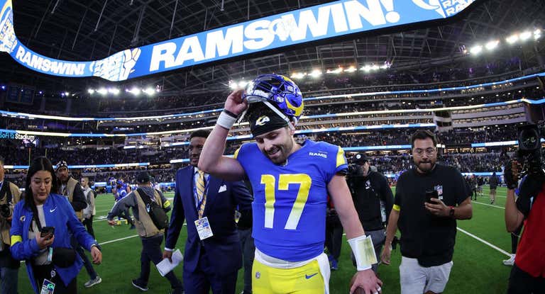 Baker Mayfield, ayer, tras la victoria de los Rams.