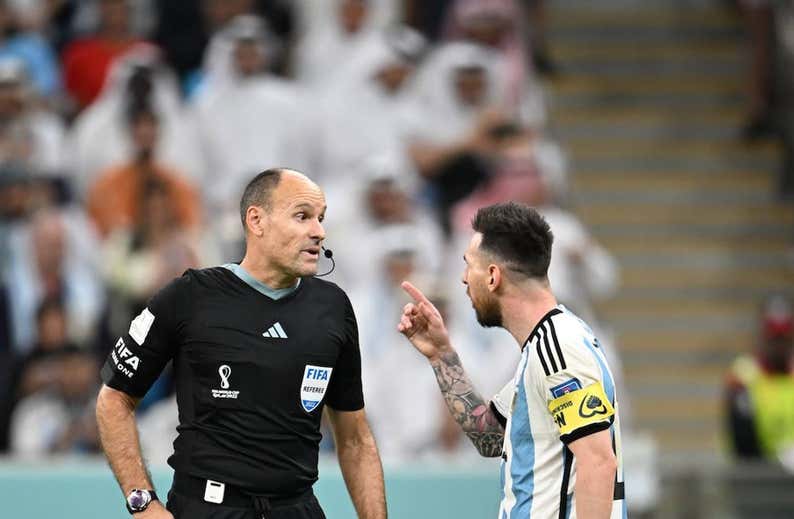 30 minutos de locura: provocaciones, “Sos bobo”, rajadas… ¡y Messi en todas!