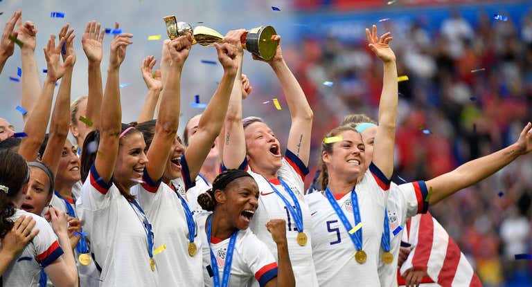 La selección de Estados Unidos celebra el título de campeona del mundo en el pasado Mundial de Francia.