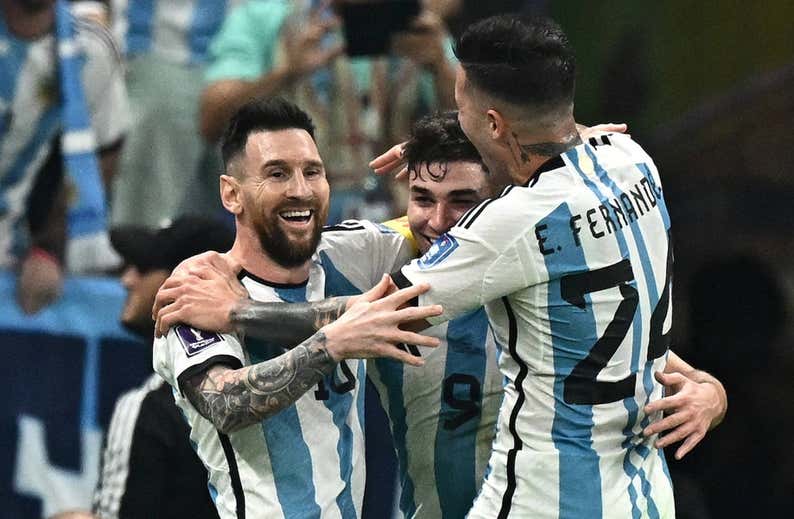 Enzo y Julián para rescatar a Messi