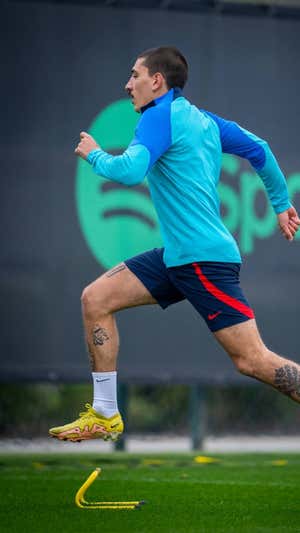 Bellerín, en el entrenamiento. FCB