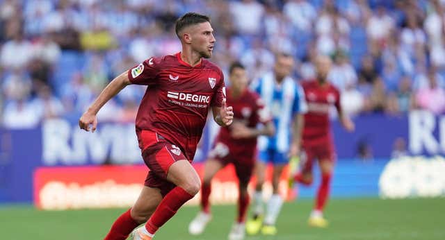 José Angel Carmona busca salir cedido y el Sevilla se lo permitirá renovando