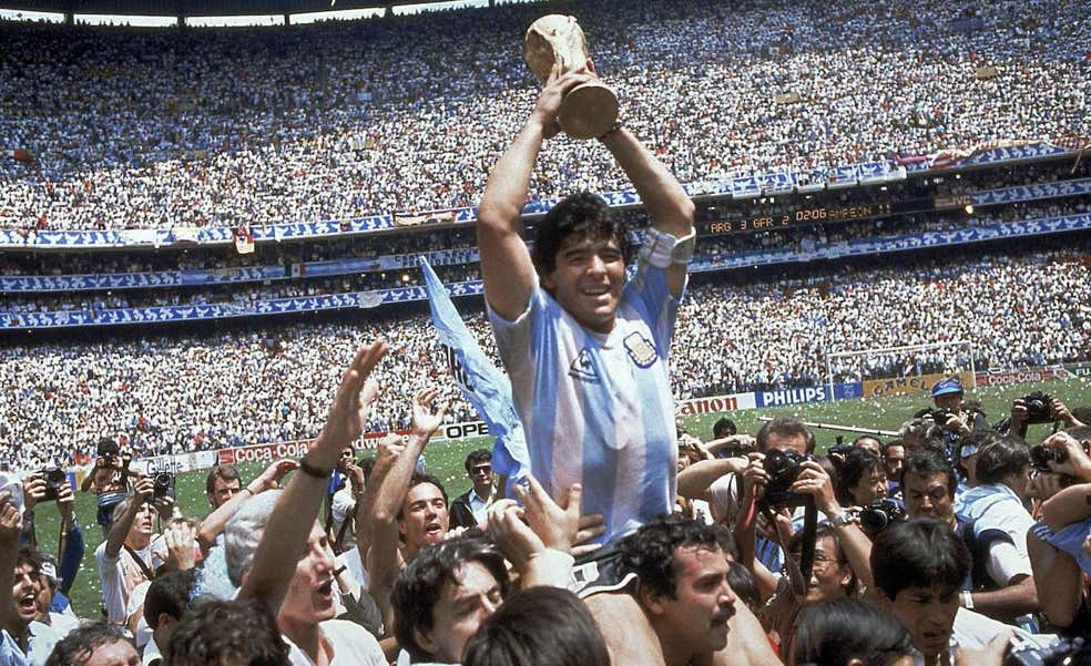 Relevo lleva a Catar al hombre que elevó al cielo a Maradona en México