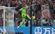 El 'Dibu' o cómo pasar de jugar en tercera y ver el Mundial entre asados a ser campeón