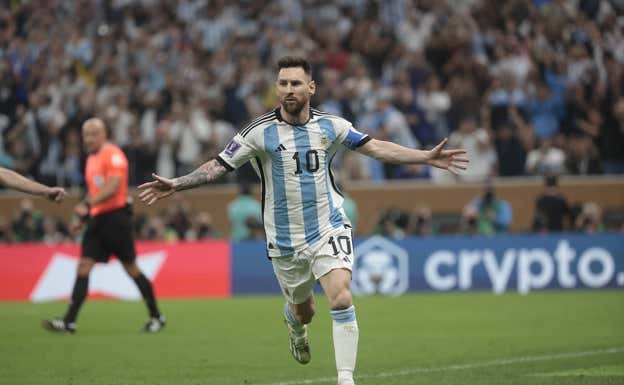 Messi (35), tras anotar el gol de penalti en la primera parte.  RONCORONI / EFE