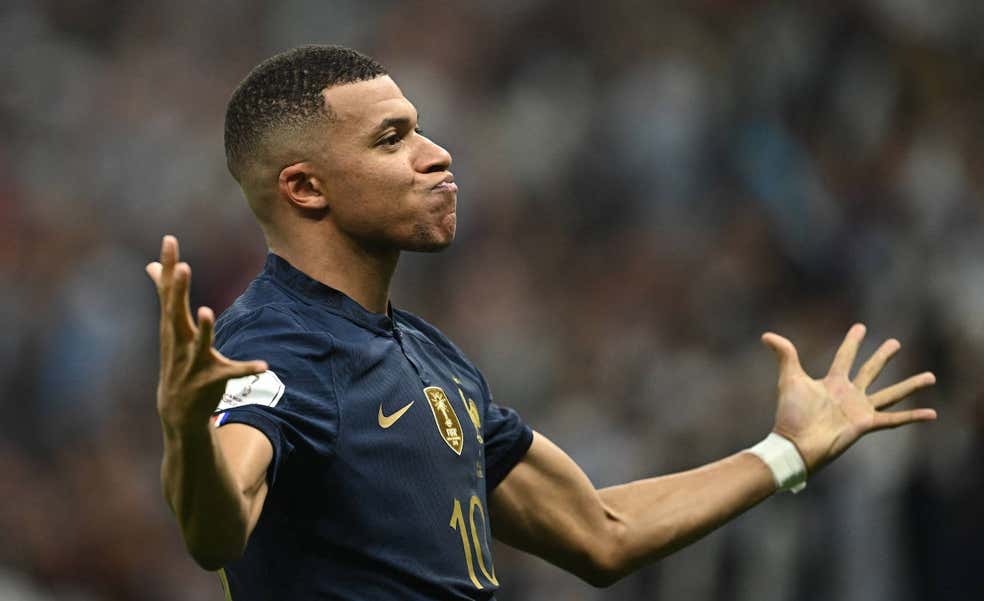 El volcán Mbappé estalló: doblete en 97 segundos y Bota de Oro