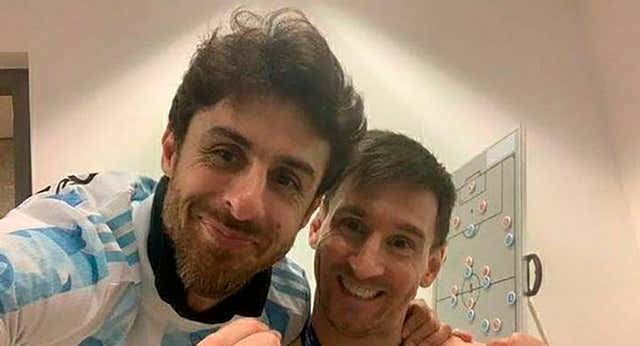 Messi y Aimar: el abrazo de D10S a su ídolo