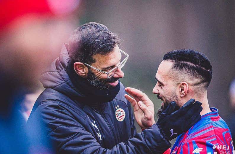 "Hace tres años estaba muerto para el fútbol"… y ahora hasta Van Nistelrooy le felicita