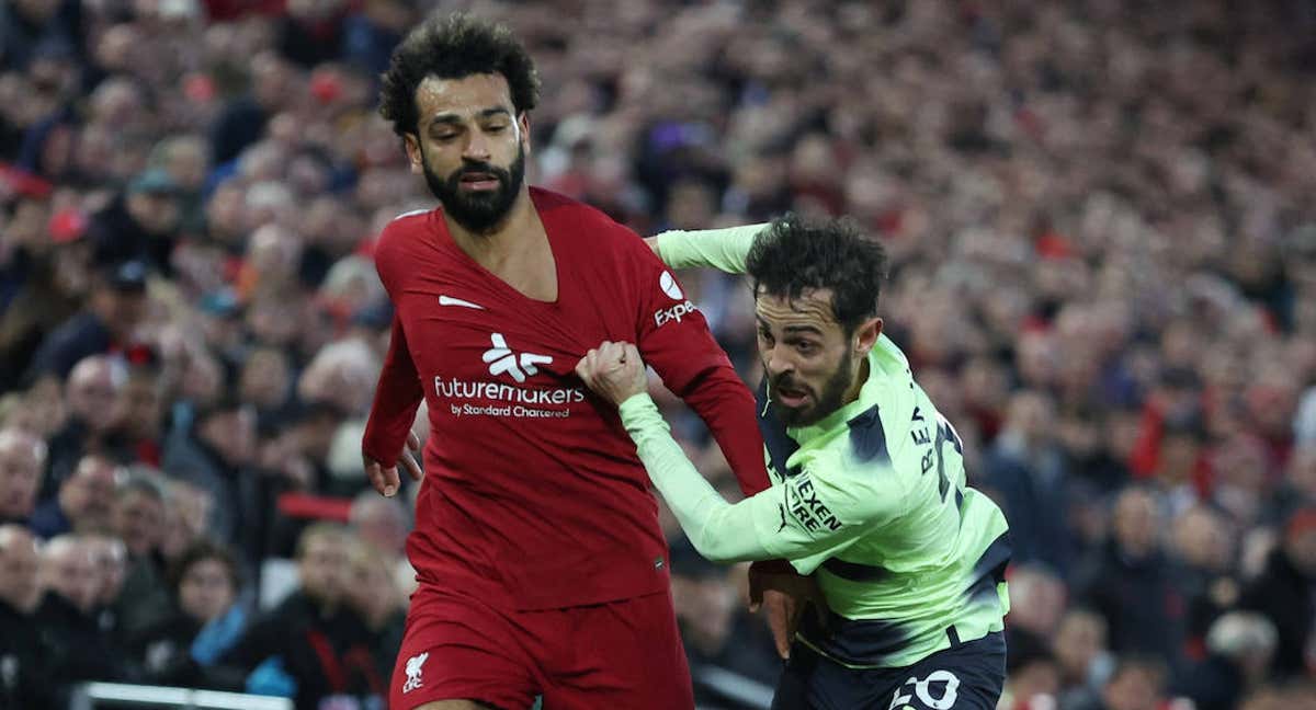 Salah y Bernardo Silva durante un partido./Reuters