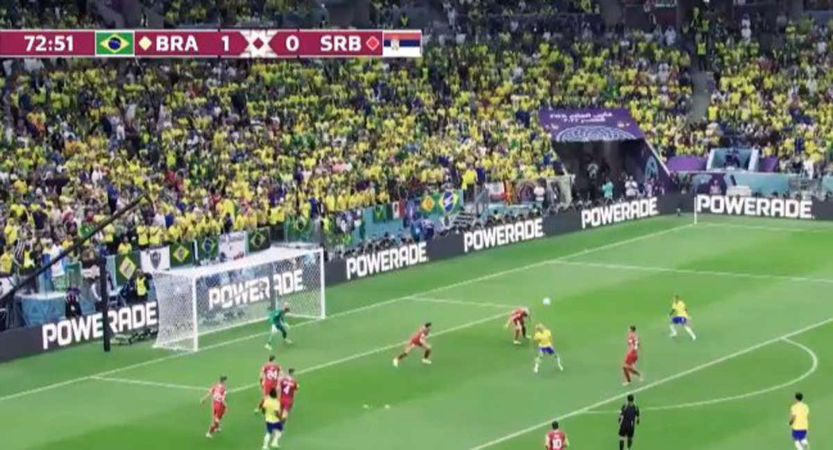 Richarlison, a punto de marcar gol con Brasil