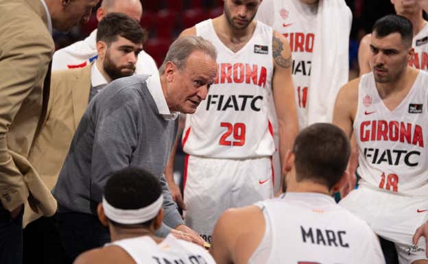 AÍTO GARCÍA RENESES DA INSTRUCCIONES DURANTE UN TIEMPO MUERTO  ACB PHOTO - A.BOUZO