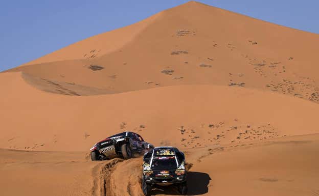 Khalid Al Qassimi y Dirk Von Zitzewitz en una etapa del Dakar 2022.  ASO/FOTOP
