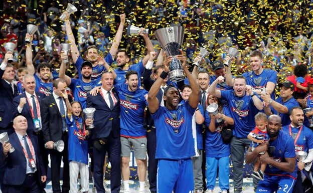 EL ANADOLU EFES CELEBRA SU SEGUNDO TÍTULO DE EUROLIGA CONSECUTIVO  EUROLIGA