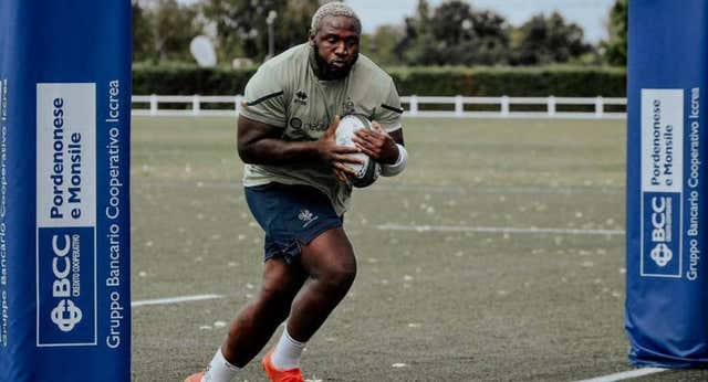 Un plátano podrido como regalo de Navidad: escándalo racista en el rugby italiano