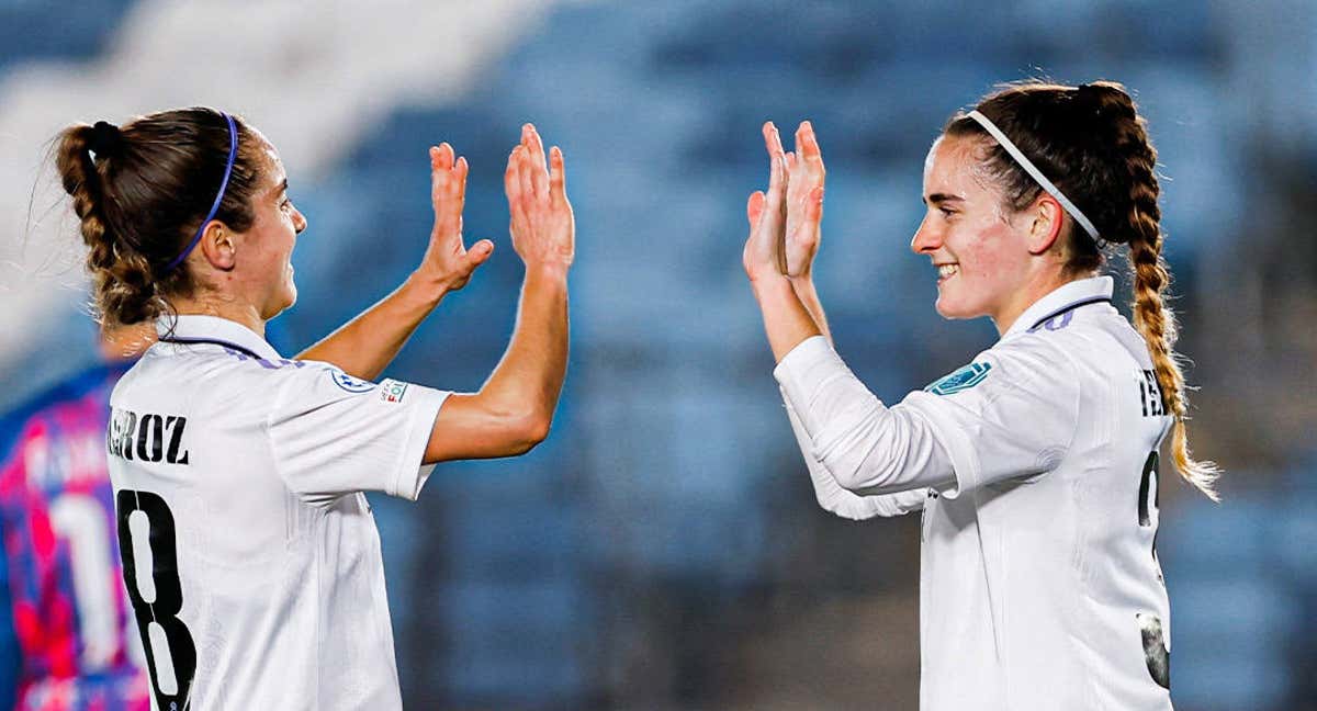 Maite Oroz y Tere Abelleira celebran uno de los dos goles que marcó la gallega ante el Vllaznia. /Real Madrid