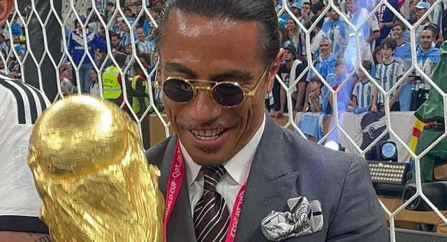 ‘Salt Bae’: Nueve años tejiendo una red para acabar tocando la copa con Messi