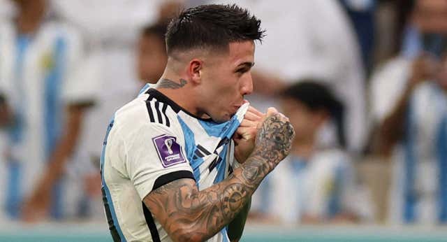 Cara a cara entre Bellingham y Enzo Fernández: las dos estrellas que reventarán el mercado