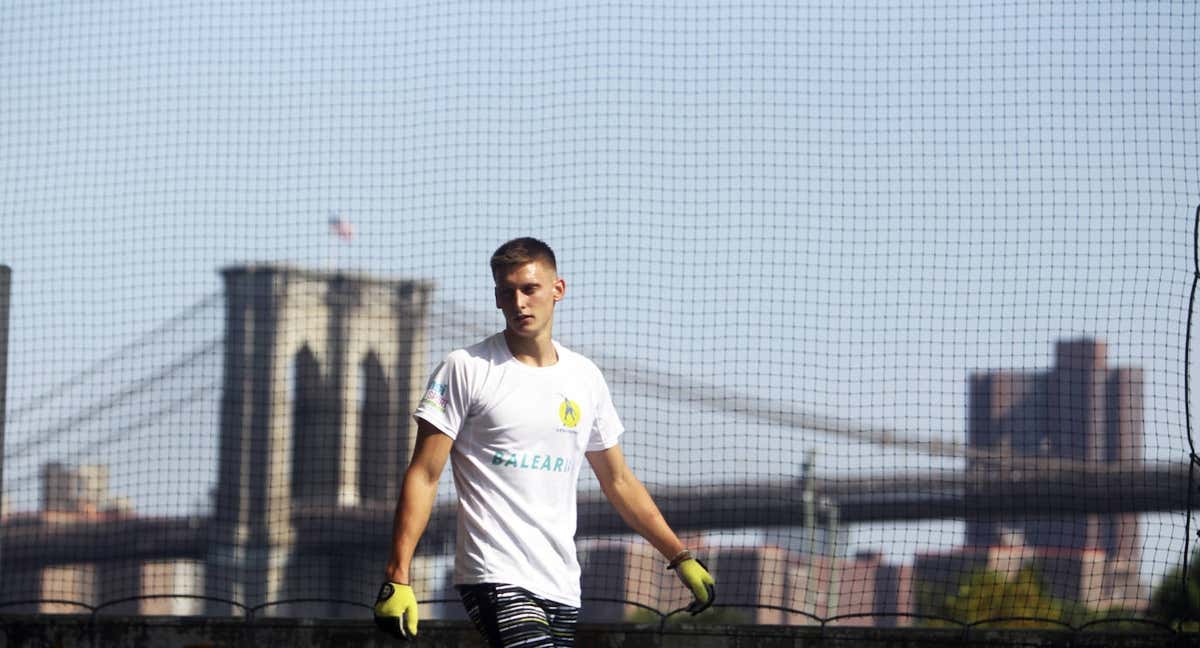 Sacha Kruithof jugando a pelota en Nueva York./RELEVO